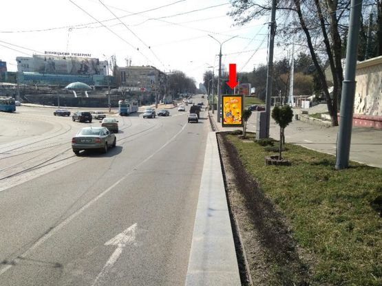 Фото рекламної площини за адресою Соборная ул. / Пирогова ул. / Гагарина пл., возле универмага "Винницкий", центрального парка, в сторону Хмельницкого шоссе