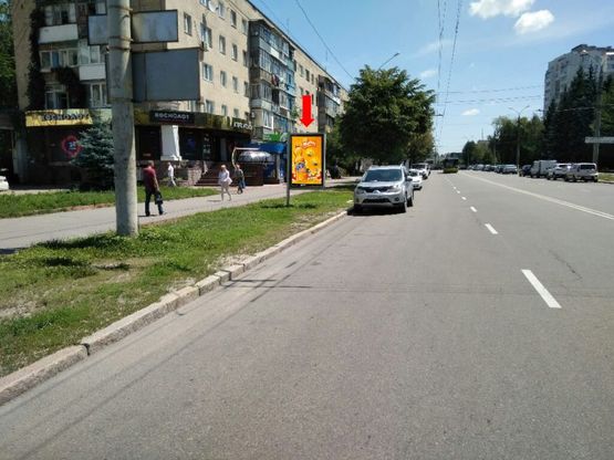 Фото рекламной плоскости по адресу Келецкая ул. / Юности пр., возле супермаркета "Фокстрот", "McDonald's"