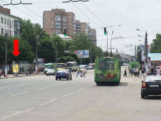 Фото рекламної площини за адресою Киевская ул., 120, напротив автовокзала, возле ломбарда "Скарбниця", на светофоре