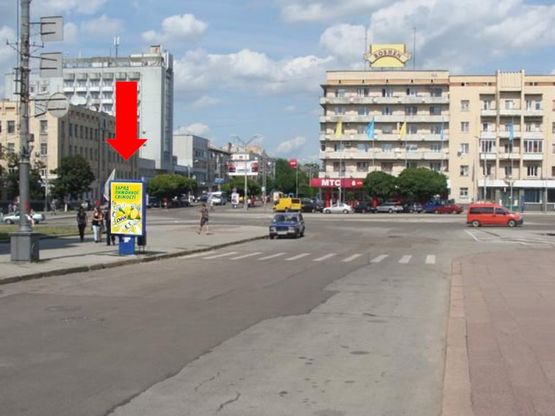 Фото рекламной плоскости по адресу Соборная пл. / ул. Кафедральная, возле БТА банка, Суда