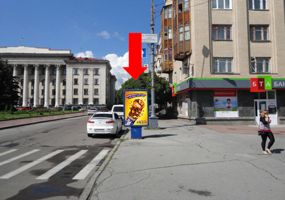 Фото рекламной плоскости по адресу Соборная пл. / ул. Кафедральная, возле БТА банка, Суда