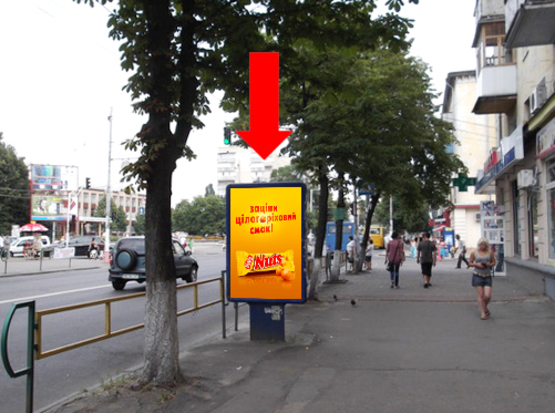 Фото рекламной плоскости по адресу Киевская ул., 62 / ул. Хлебная, возле магазина "Житомирские ласощи", на светофоре