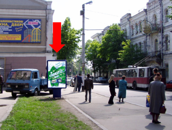 Фото рекламной плоскости по адресу Бердичевская ул., 15, возле центрального гастронома, ресторана "Сушия"