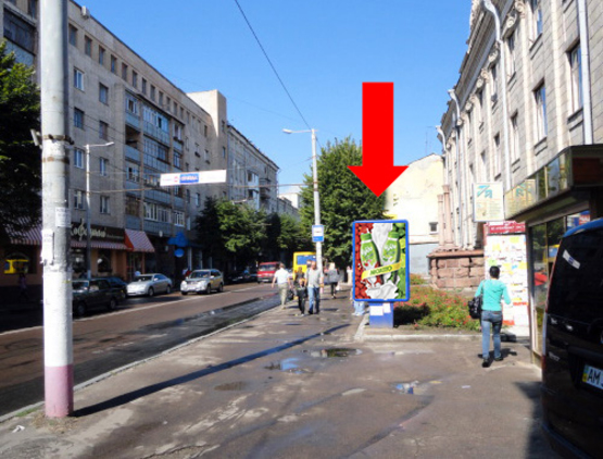 Фото рекламної площини за адресою Бердичевская ул., 15, возле центрального гастронома, ресторана "Сушия"