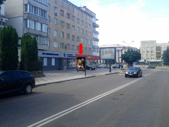 Фото рекламної площини за адресою Киевская ул., 4, возле костела, напротив гостиницы "Украина", Укрсиббанка