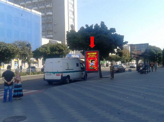 Фото рекламной плоскости по адресу Киевская ул., 2 / пл. Соборная, возле центра обслуживания абонентов МТС