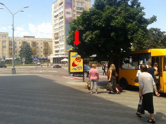 Фото рекламної площини за адресою Киевская ул., 2 / пл. Соборная, возле центра обслуживания абонентов МТС