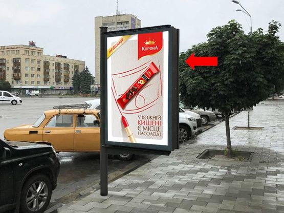 Фото рекламної площини за адресою Соборная пл., 5/1 / ул. Б. Бердичевская, возле Драмтеатра им. Кочерги