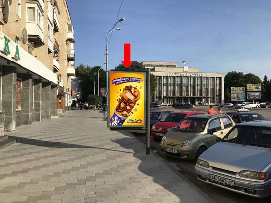 Фото рекламной плоскости по адресу Соборная пл., 3, возле центра обслуживания абонентов МТС