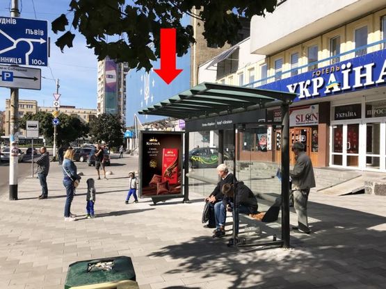 Фото рекламной плоскости по адресу Киевская ул., 3, остановка "Отель "Украина", в сторону Соборной пл.