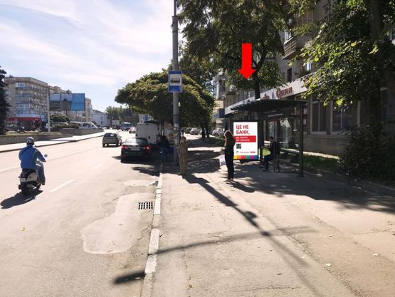 Фото рекламної площини за адресою Победы ул., 3, остановка "Победы пл.", центр, в сторону ул. Киевской