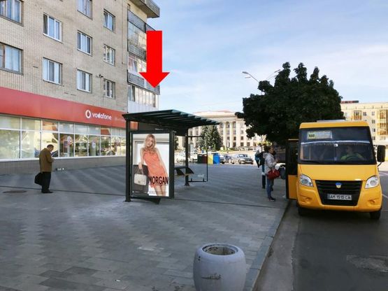 Фото рекламной плоскости по адресу Киевская ул., 2, остановка "Соборная пл.", возле центра "Vodafone", в сторону Соборной пл.