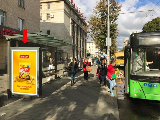 Фото рекламной плоскости по адресу Киевская ул., 37, возле ЦУМа, в центр