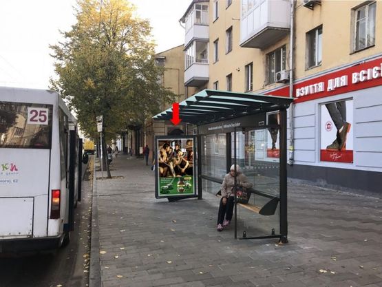 Фото рекламной плоскости по адресу Киевская ул., 8, остановка «Михайловский собор», из центра