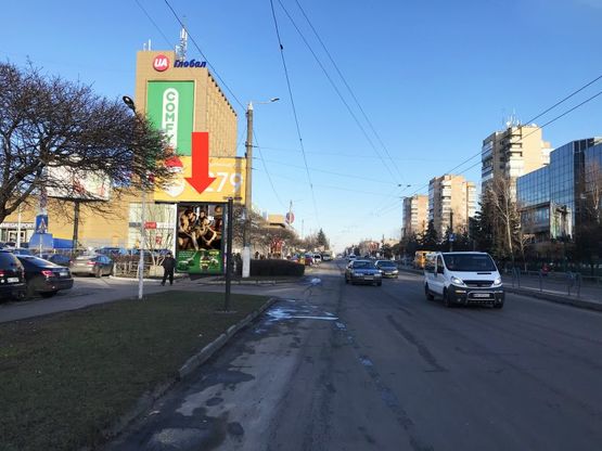 Фото рекламної площини за адресою Киевская ул. - ул. Восточная, возле ТРЦ "Ярмарок", McDonald's, из центра