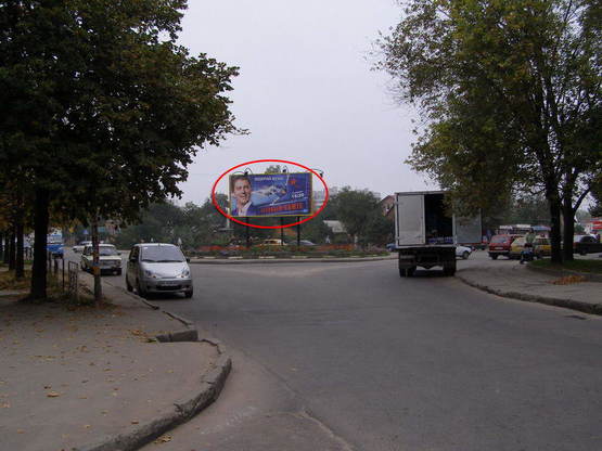 Фото рекламной плоскости по адресу Петлюри (ринок новий на розв'язці) від вул. Петлюри