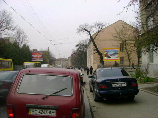 Фото рекламной плоскости по адресу Личаківська, військомат