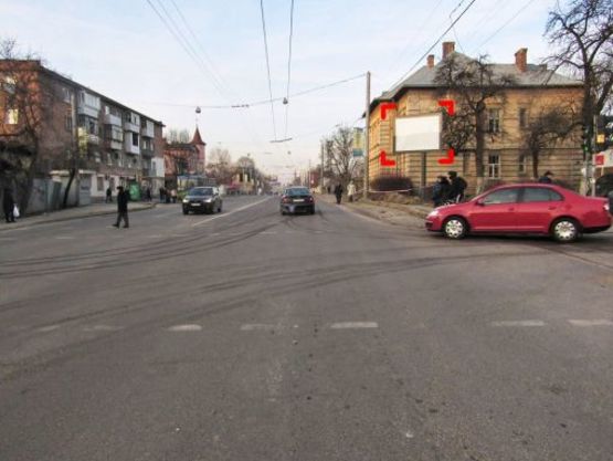 Фото рекламной плоскости по адресу вул. Кульпарківська, 95 , розмір 2,3 х 3,2 м скролл