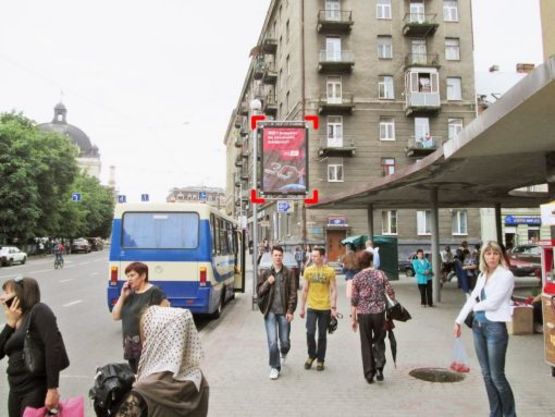 Фото рекламной плоскости по адресу пр. Чорновола, 7 (готель "Львів", ріг вул. Вагової)