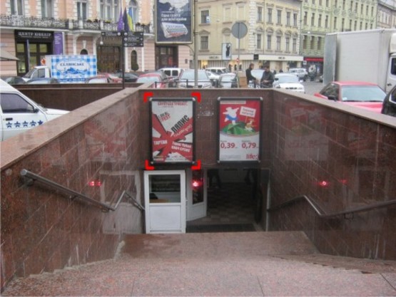 Фото рекламної площини за адресою пл. Галицька (підземний перехід до вул. Кн. Романа), місце 1