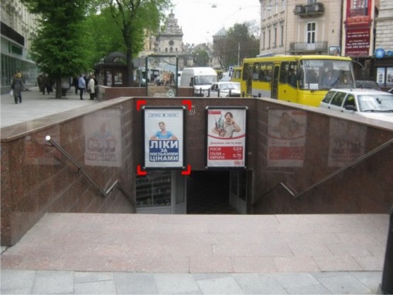 Фото рекламной плоскости по адресу пл. Галицька (підземний перехід до пл. Міцкевича), місце 1