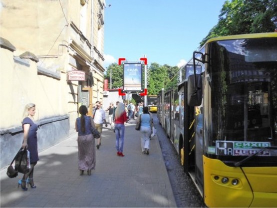 Фото рекламной плоскости по адресу вул. Лазнева - пл. Різні, (біля ресторану "Маестро")