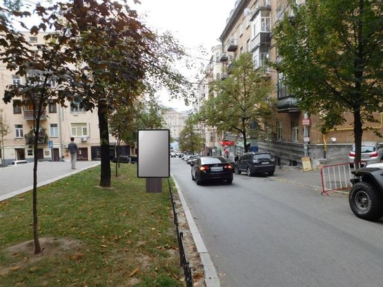 Фото рекламной плоскости по адресу Костельная ул. разделитель