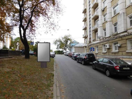 Фото рекламной плоскости по адресу Костельная ул. разделитель