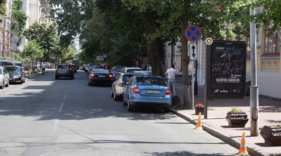 Фото рекламної площини за адресою Орлика Филиппа ул. 4