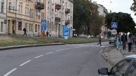 Фото рекламної площини за адресою Митрополита Андрея ул. 18, разделитель