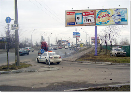 Фото рекламной плоскости по адресу пр.Московский,26 ,"Блокбастер",направление на Московский мост  ближе к дороге (призма)