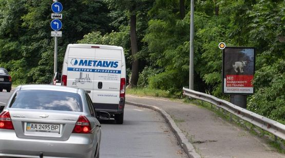 Фото рекламной плоскости по адресу Днепровский спуск 3