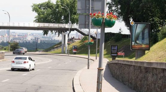 Фото рекламной плоскости по адресу Аллея Героев Крут 2