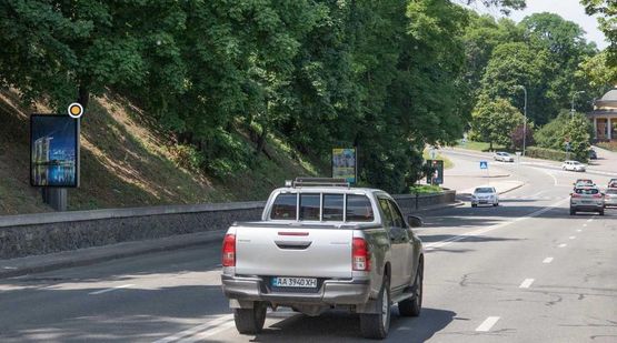 Фото рекламной плоскости по адресу Аллея Героев Крут 4