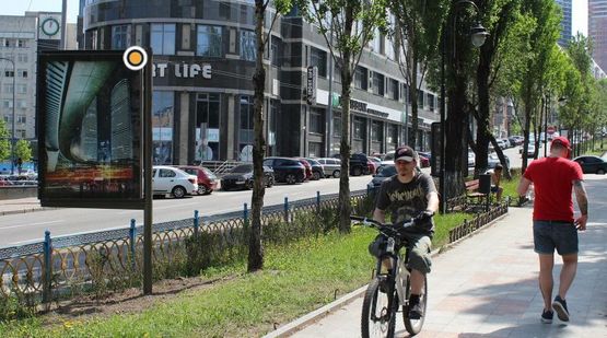 Фото рекламної площини за адресою Леси Украинки бул. БЦ Парус, разделитель