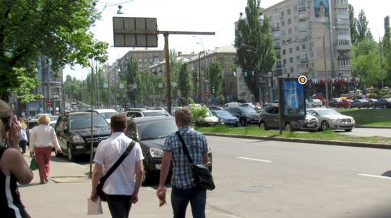 Фото рекламной плоскости по адресу Бассейная ул. разделитель (1)