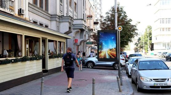 Фото рекламной плоскости по адресу Жилянская ул. 9-11