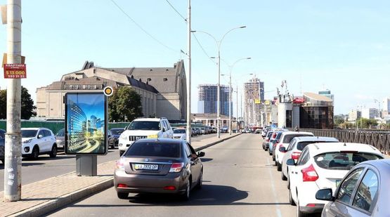 Фото рекламной плоскости по адресу Вокзальная ул. разделитель,  к ЖД Вокзалу