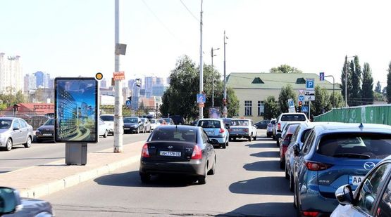 Фото рекламної площини за адресою Вокзальная ул. разделитель, в сторону Льва Толстого ул.
