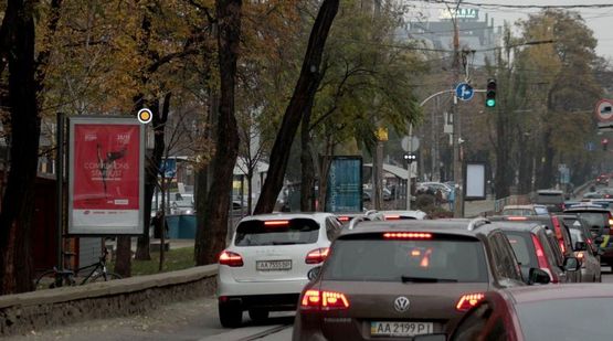 Фото рекламної площини за адресою Верхний Вал ул. разделитель, напротив д.№22