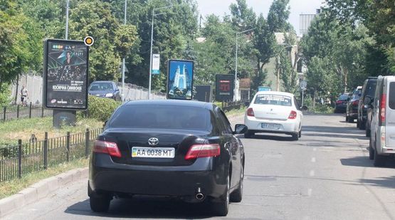 Фото рекламной плоскости по адресу Богдана Гаврилишина ул. разделитель, к Коперника ул.