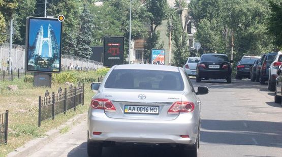 Фото рекламной плоскости по адресу Богдана Гаврилишина ул. разделитель, к Коперника ул.
