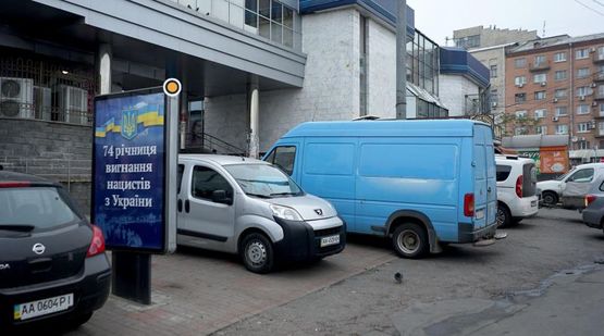 Фото рекламной плоскости по адресу Лукьяновская пл., напротив рынка