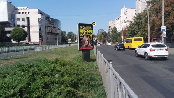 Фото рекламной плоскости по адресу Народного ополчения ул. разделитель,  к Севастопольской пл.