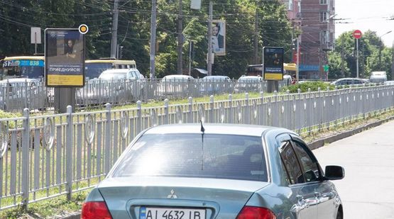 Фото рекламной плоскости по адресу Народного ополчения ул. разделитель, к Федора Эрнста ул.