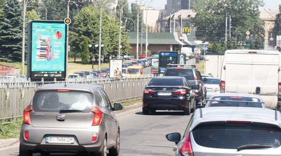 Фото рекламной плоскости по адресу Народного Ополчения ул., разделитель, напротив д.№5, к Севастопольской пл.