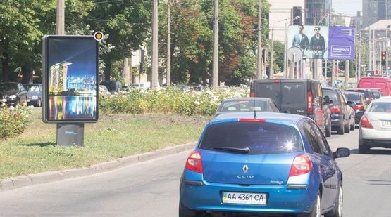 Фото рекламной плоскости по адресу Народного Ополчения ул., разделитель, напротив д.№9