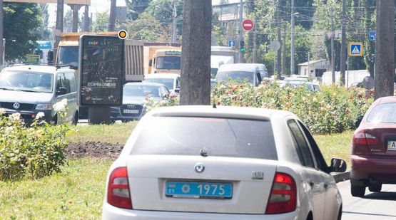 Фото рекламної площини за адресою Народного Ополчения ул., разделитель, напротив д.№9