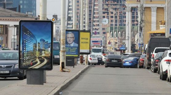 Фото рекламной плоскости по адресу Вокзальная ул., разделитель, к ЖД вокзалу
