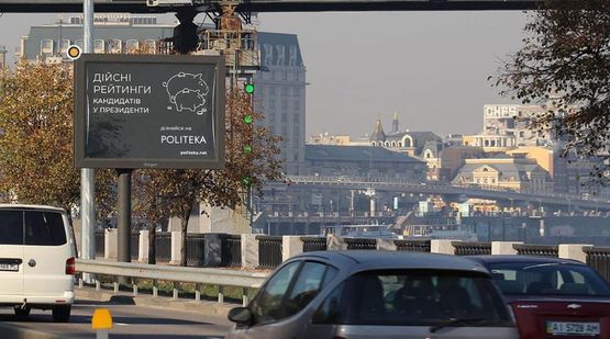 Фото рекламної площини за адресою Набережное шоссе, пешеходный мост